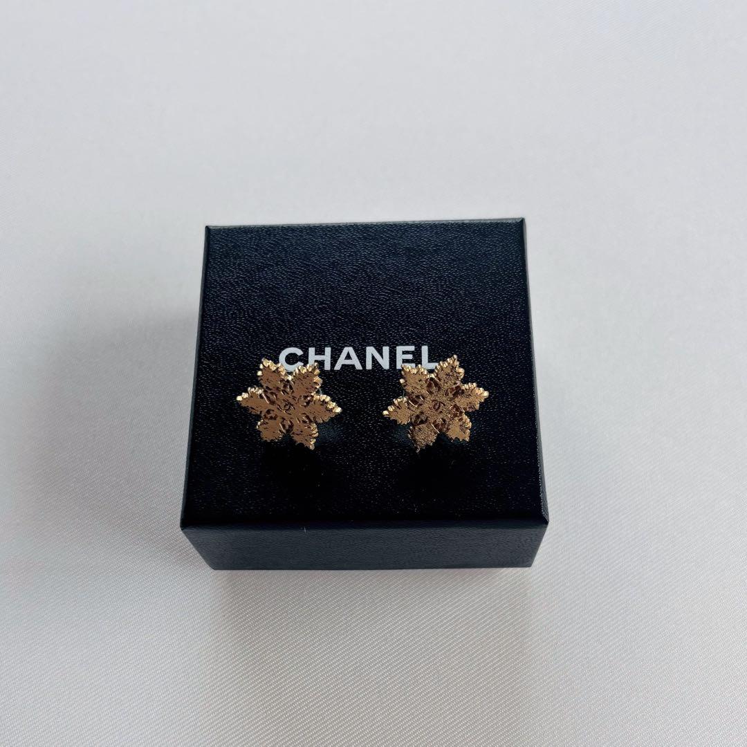 【CHANEL】 雪の結晶　ピアス
