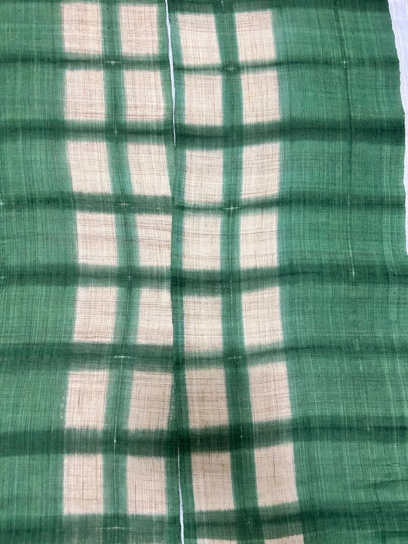 緑とベージュの格子柄の暖簾