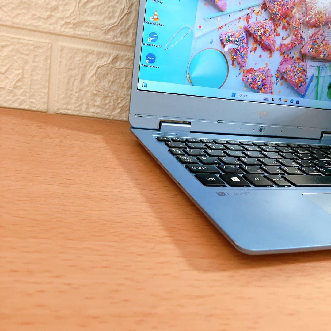 小型軽量・爆速SSD・初心者OK！Windows11青ブルーノートパソコン☆