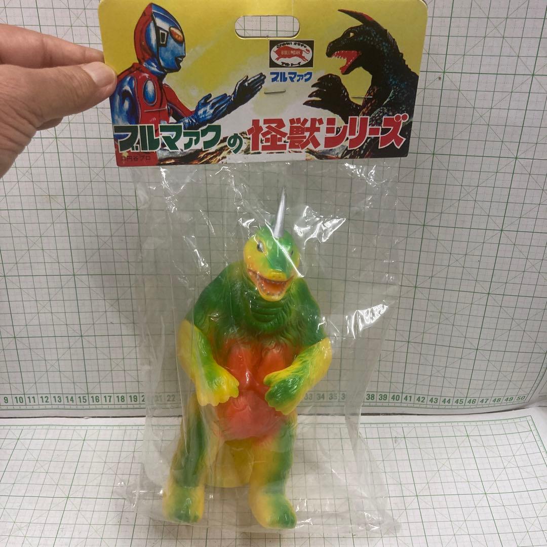 2000年ブルマーク復刻版怪獣シリーズの初期版ウルトラマン怪獣ソフビのスノーゴン