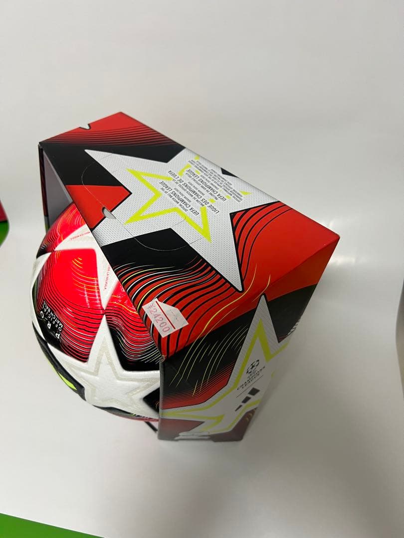 激安　アディダス　サッカーボール　５号球　正規品　チャンピオンズリーグ