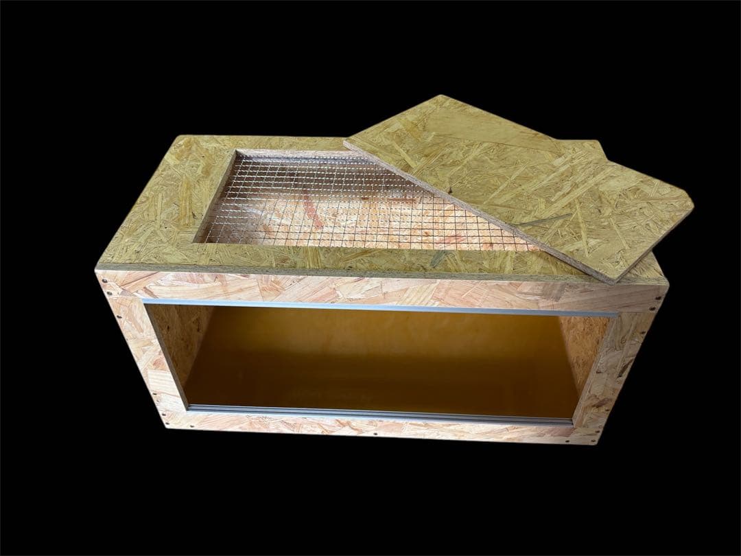 爬虫類ケージ　60×30×30㎝　付木有　配線穴右上+キャップ　ストッパー付属