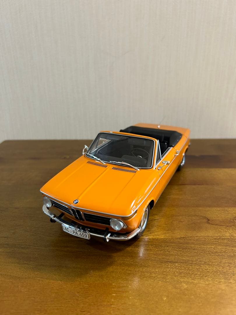 BMW 1968年式 1600-2 カブリオレ 1/18