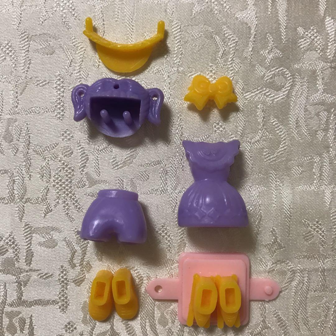 グリコおまけ　昭和　レトロ　パピーちゃん(バレーボールウェア　スケートドレス)