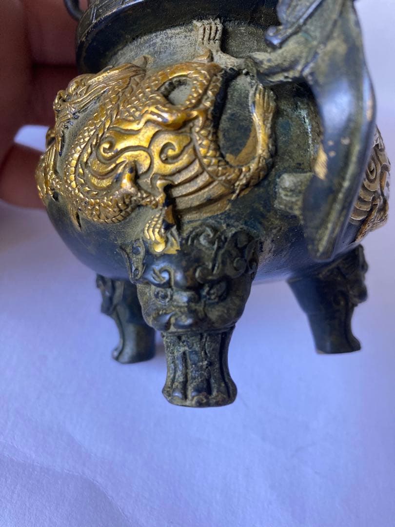 古香爐，「乾隆年製」在銘，古銅製。