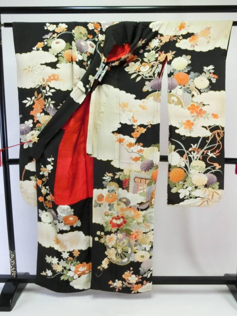 【Q4040】Ｂアンティークお仕立て上がり正絹振袖　黒地に花車模様　金糸刺繍