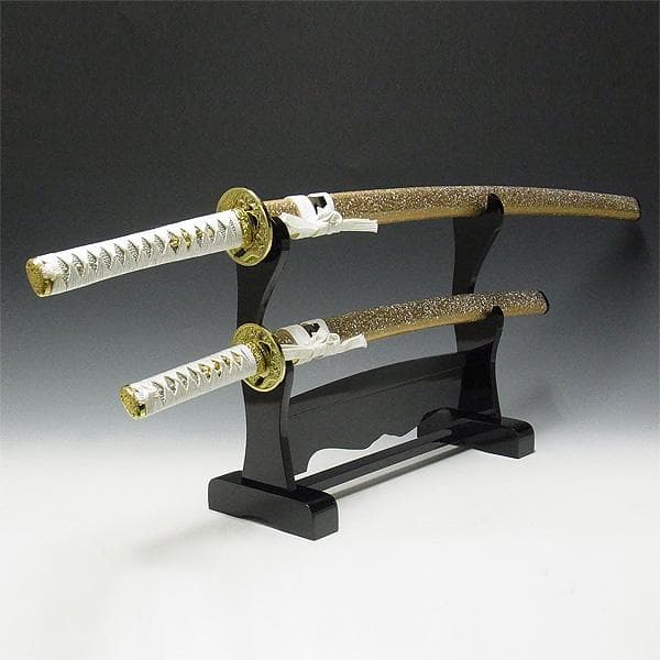 岐阜県関市製の模造刀 白石目 大刀・小刀・刀掛け3点セット