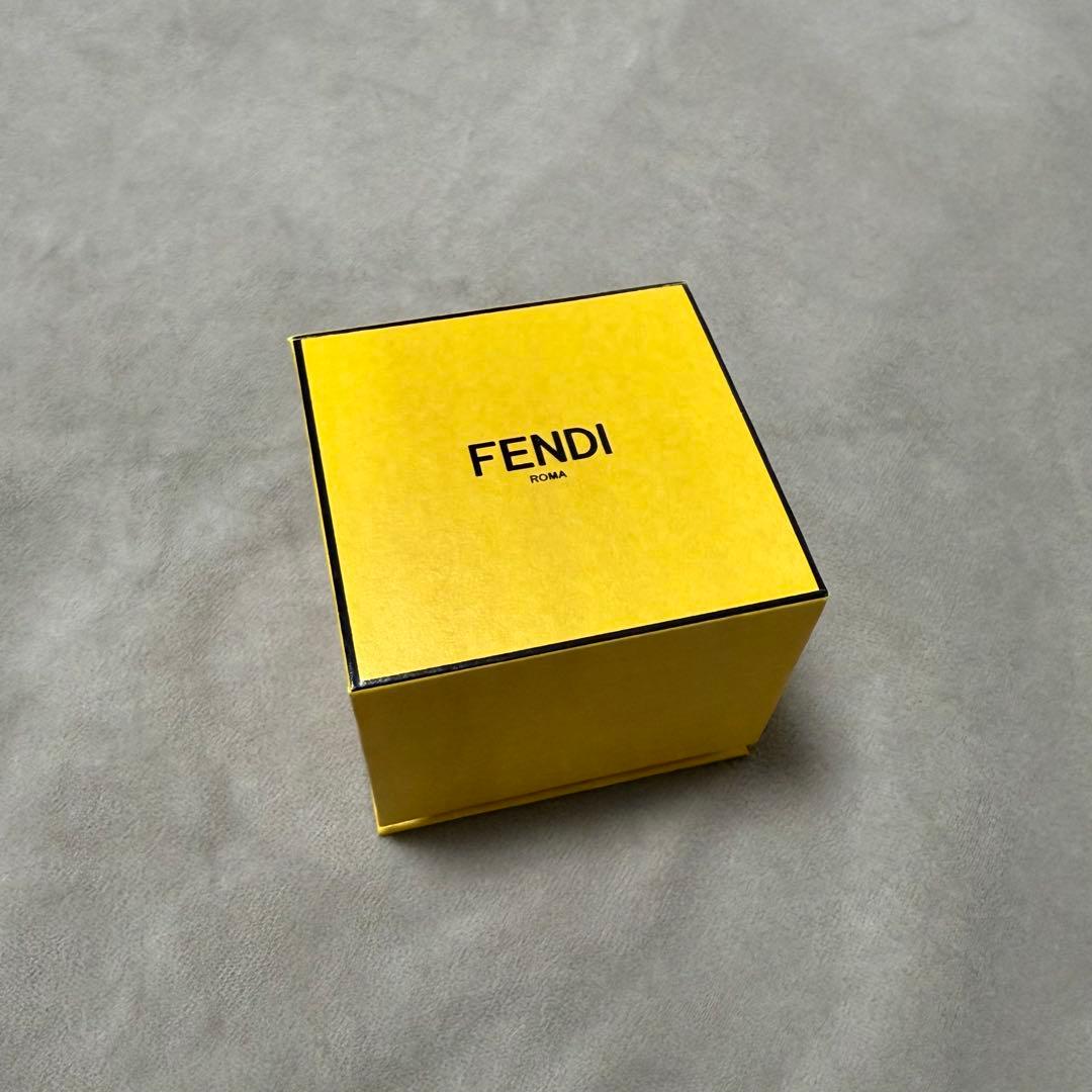 FENDI ロゴフープピアス