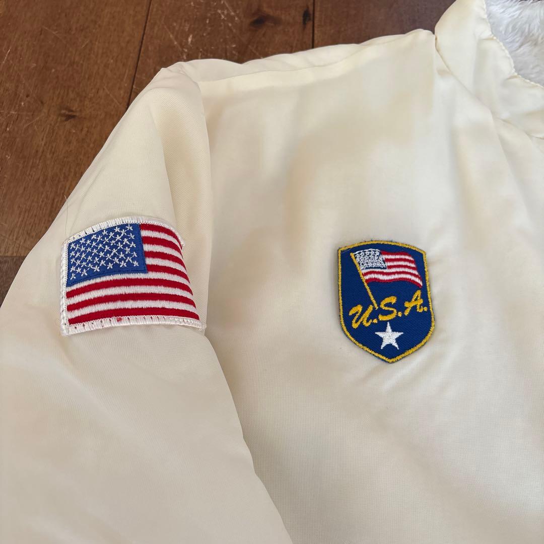 レーシングコブラ刺繍パッチ付きホワイトジャンパー