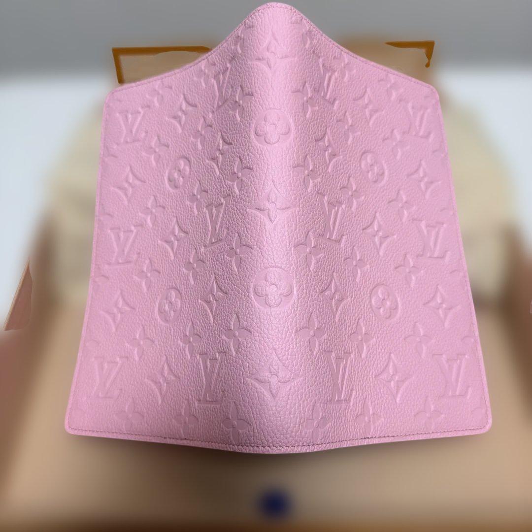 ルイヴィトン　LV ノートブックカバーMM・エミリー　コットンキャンディピンク