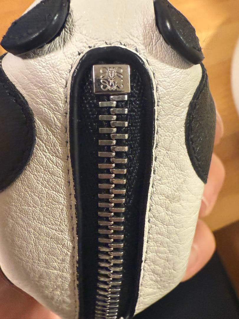 (週末セール)ロエベパンダパース ケース レザー ブラック ホワイト