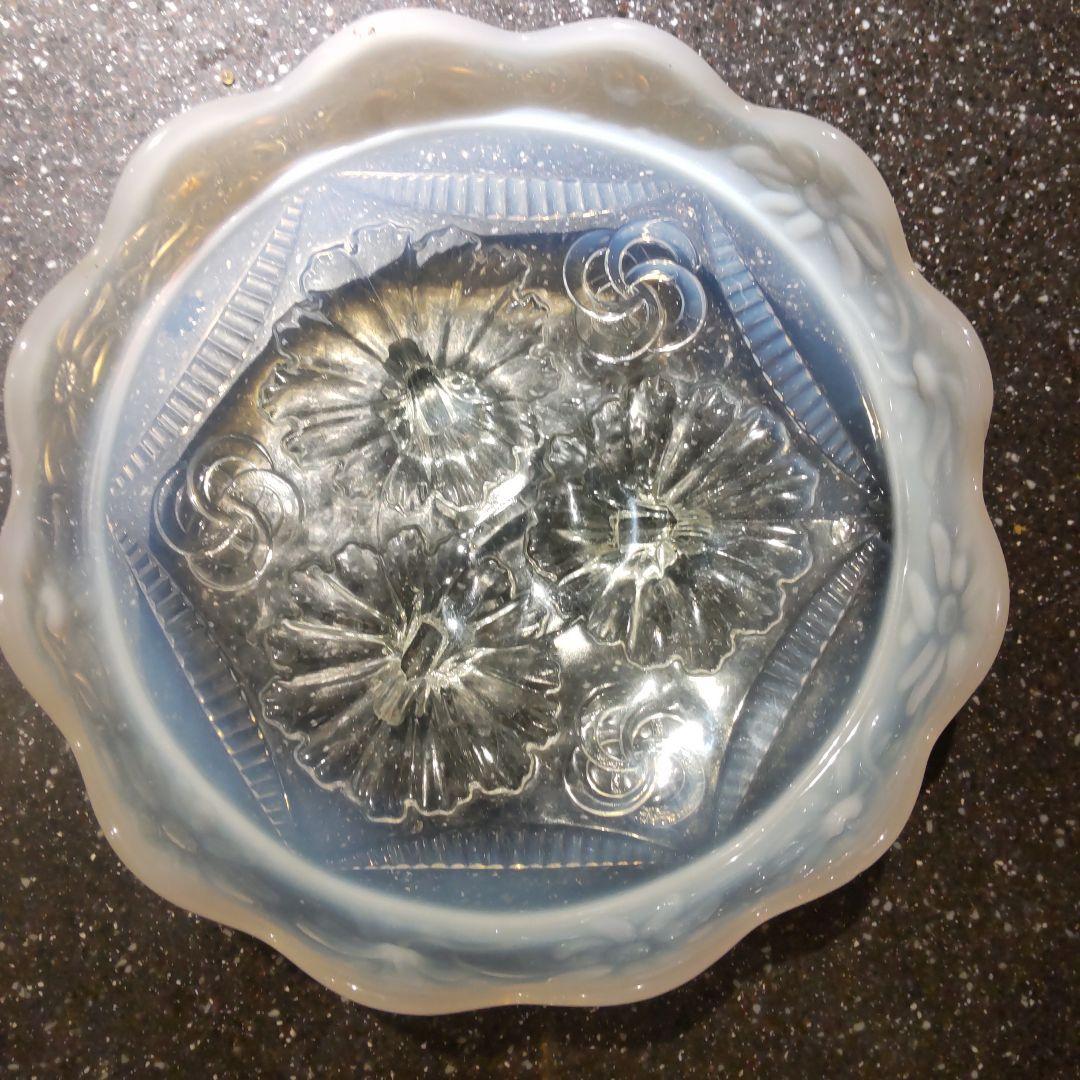 ノースウッド　ラッフルデイジーバンド オパールセント　スクロール飾り脚付きボウル