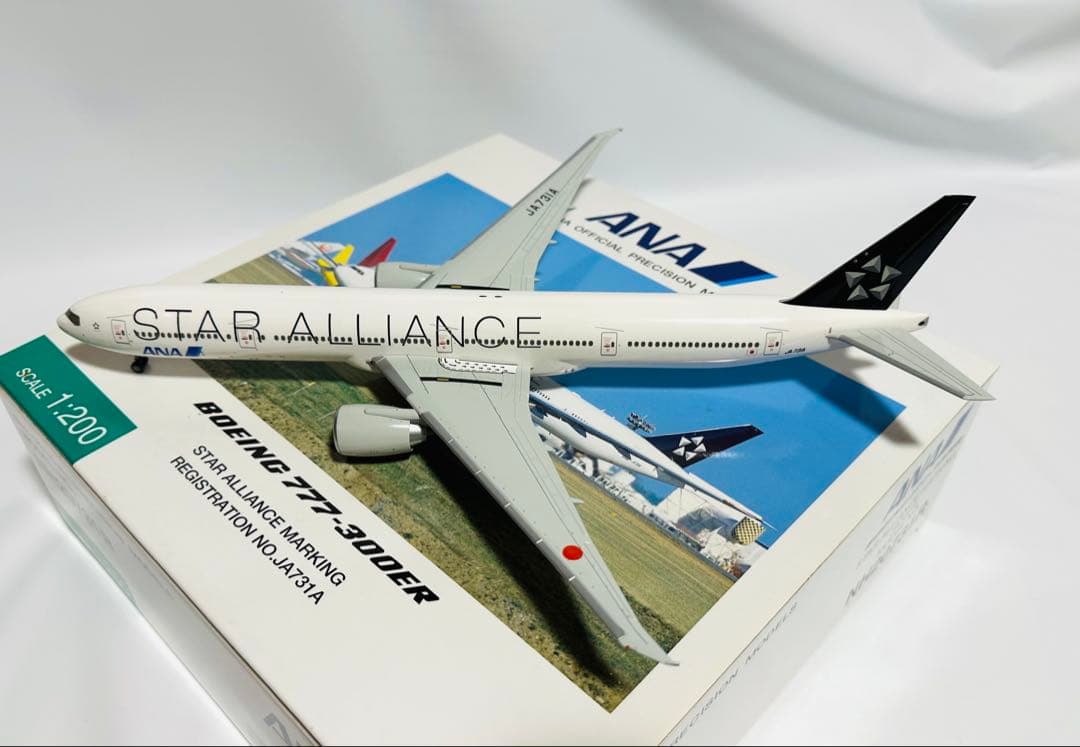 全日空商事 1/200 ANA 777-300ER STAR ALLIANCE