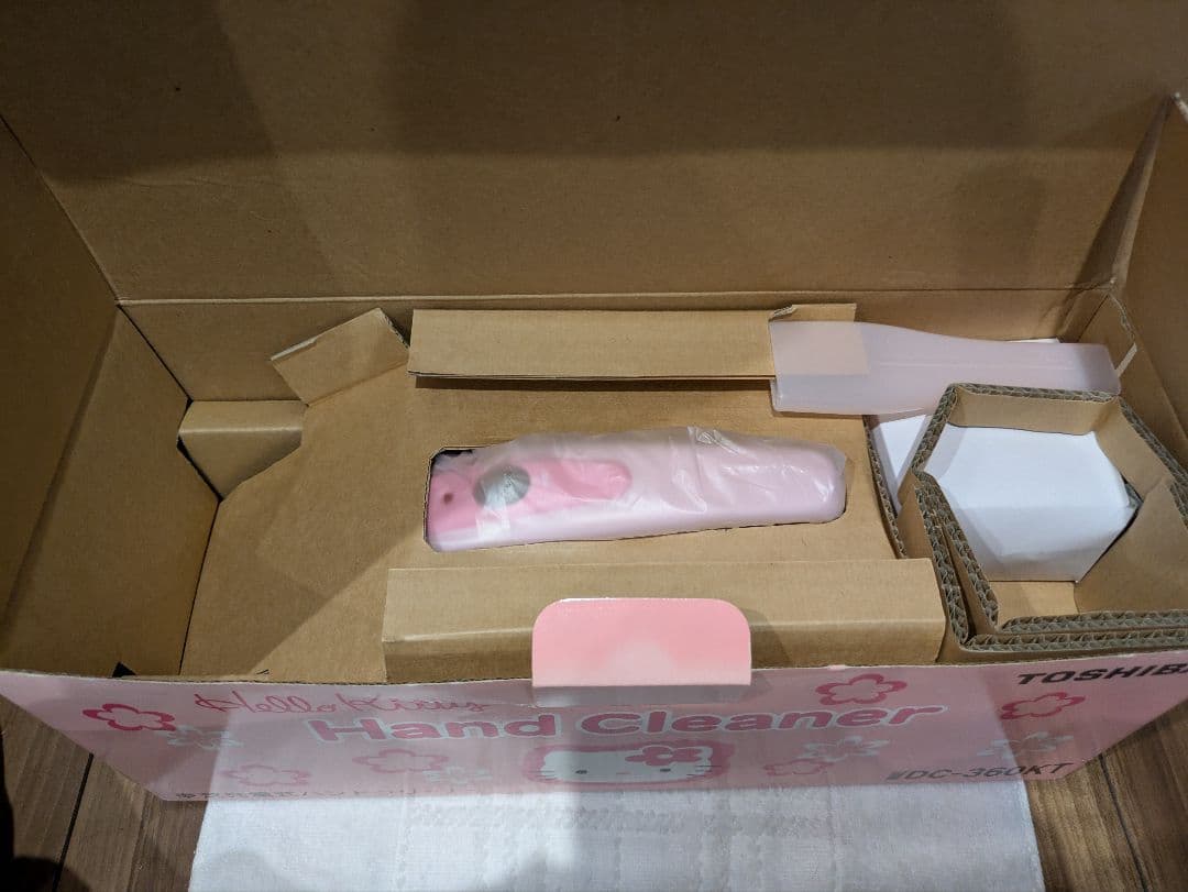 サンリオ KITTY ハローキティ東芝充電式ハンドクリーナー 新品 年代物