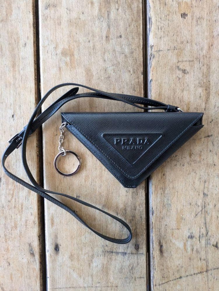 【最終値下げ】PRADA ブラック 三角形キーケース/プラダ サフィーノ