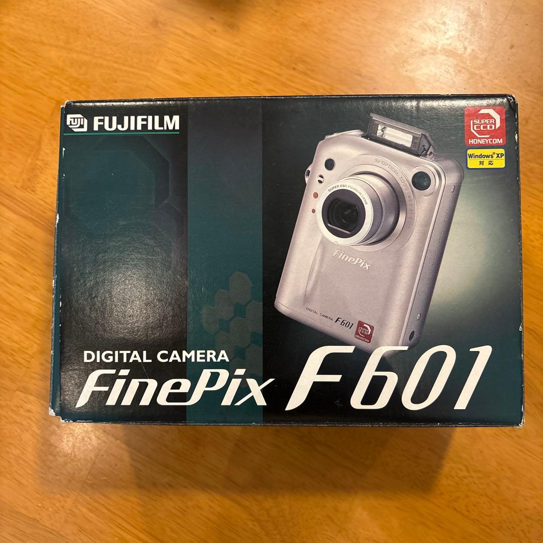 d*9様 Fujifilm FinePix F601 デジタルカメラ
