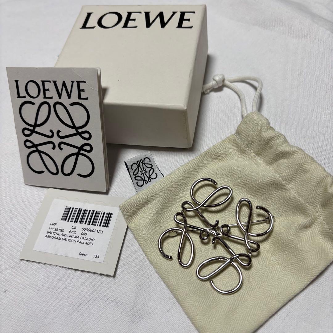 LOEWE ロエベ アナグラムブローチ メタル シルバー パラジウム