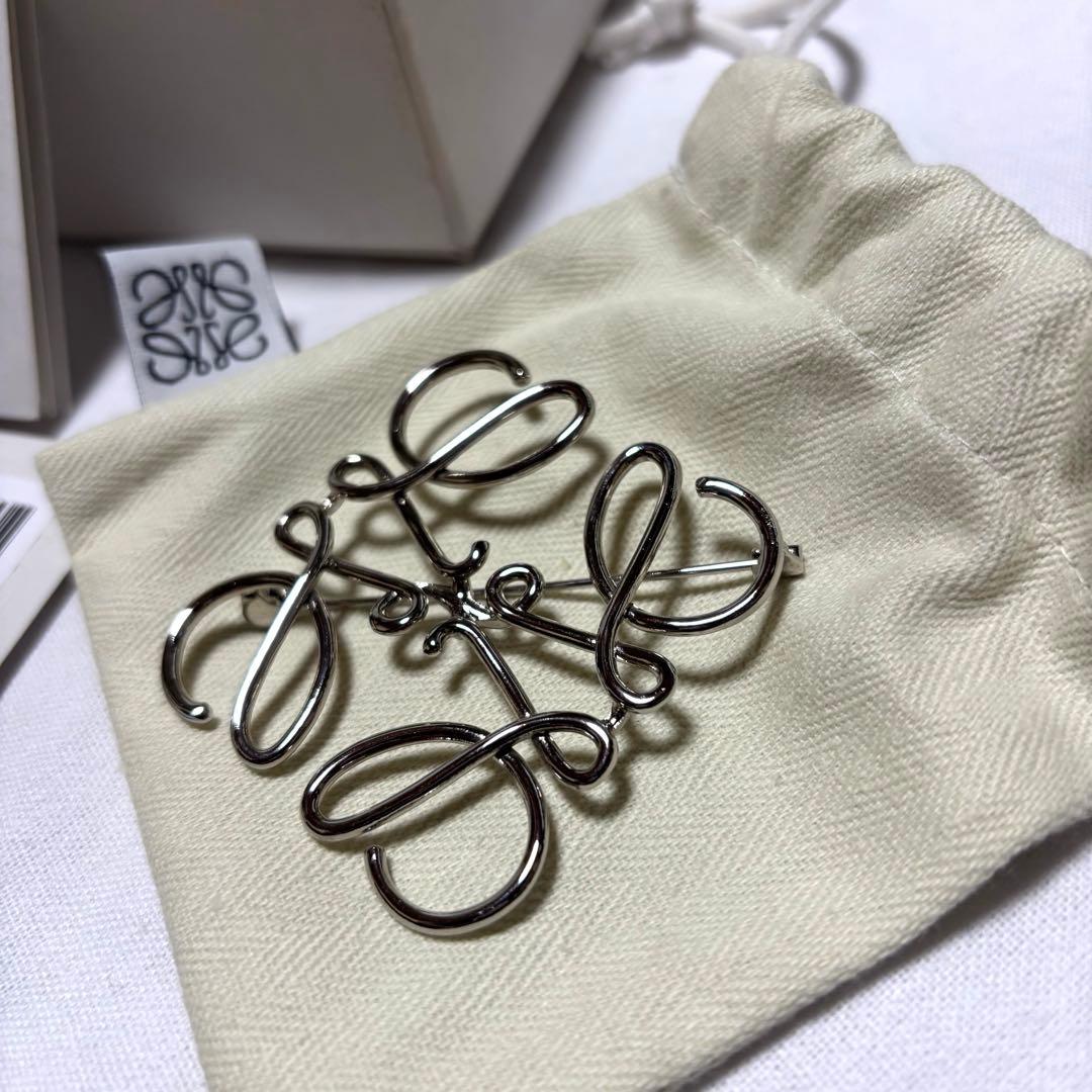 LOEWE ロエベ アナグラムブローチ メタル シルバー パラジウム