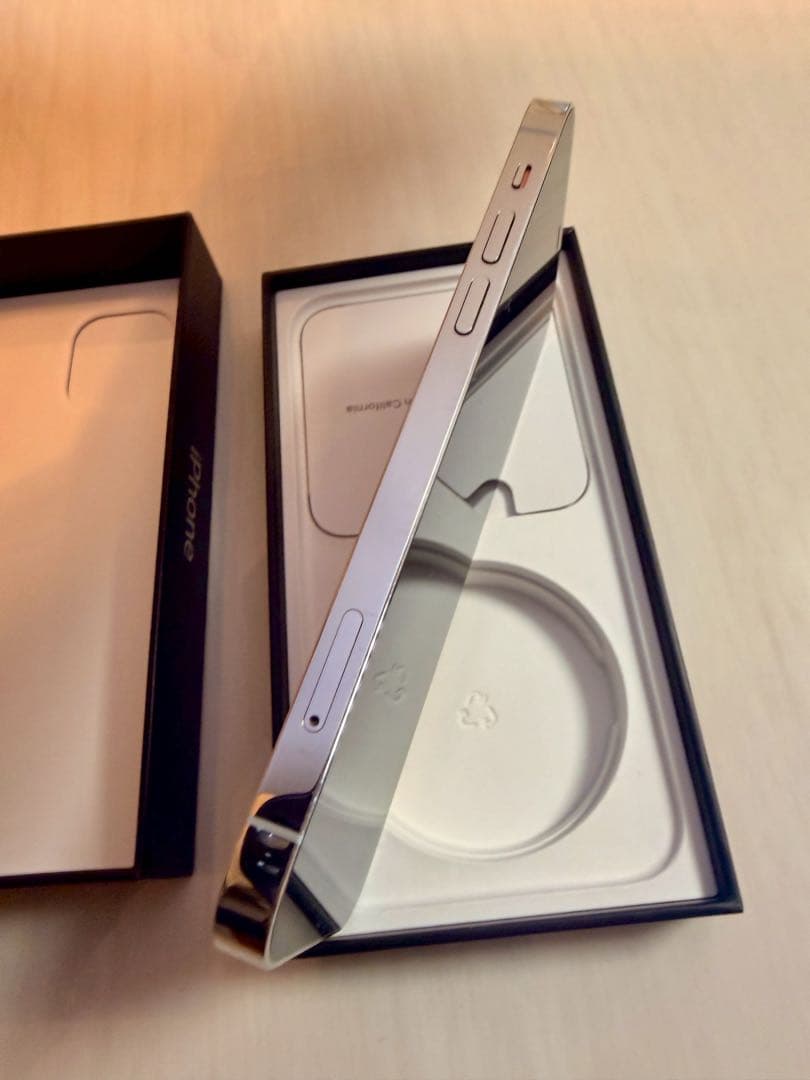 Apple iPhone 12 Pro シルバー 本体、箱付き