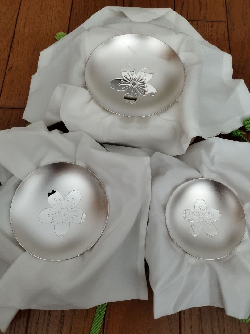 セ*セ様 銀杯　勤続記念　大蔵省造幣局製　桜紋　SILVER1000 桐箱入り