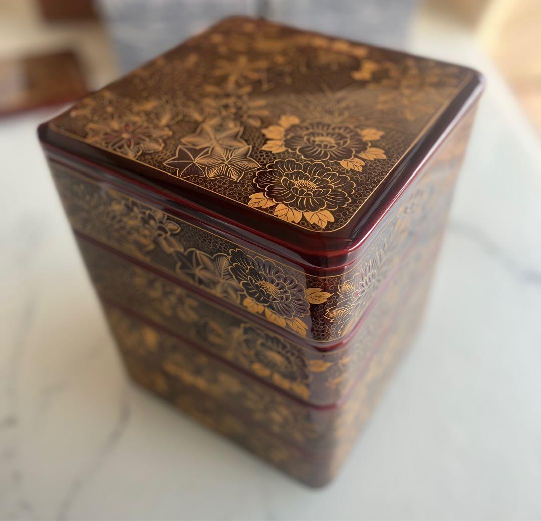 輪島塗　金箔花柄4段重箱 木箱付き