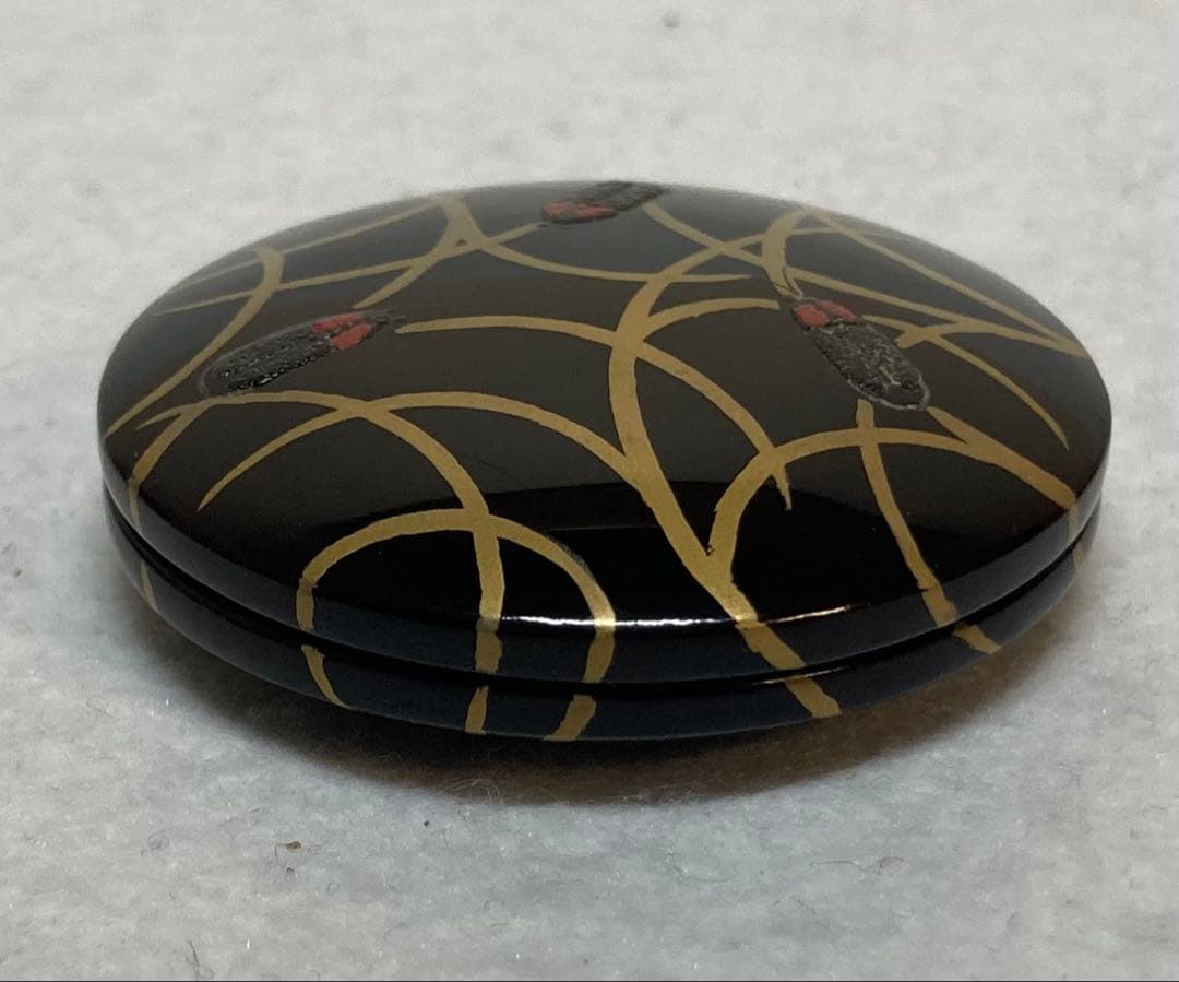 B432h 「蛍蒔絵 丸香合」井口海仙箱書　在判　木製黒漆塗　香道具　茶道具