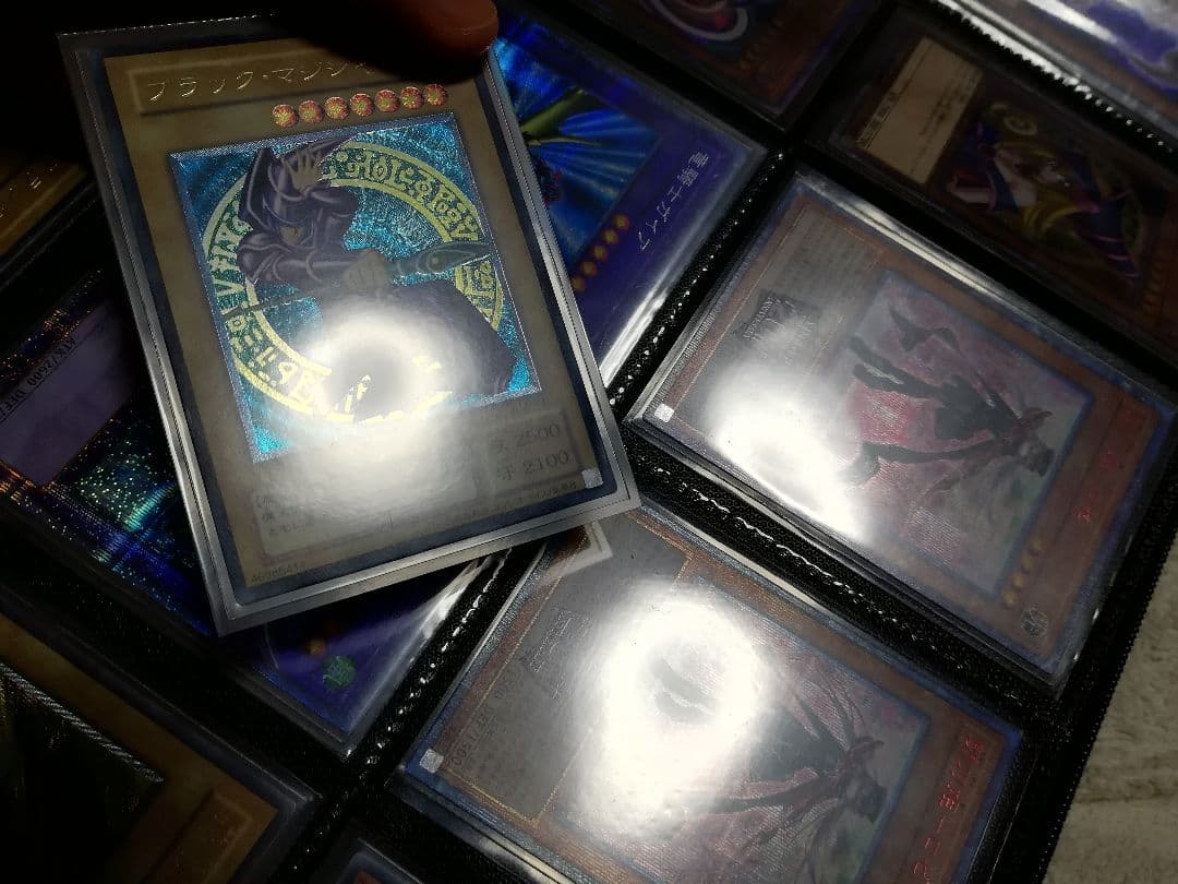 良品　ブラックマジシャン　レリーフ②