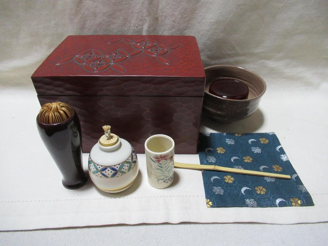 茶道具　鎌倉彫茶箱　茶碗棗茶筅筒茶筅振出巾筒茶杓