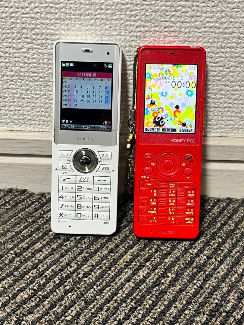 LIBERO ホワイト & HONEY BEE レッド 携帯電話本体　起動確認済
