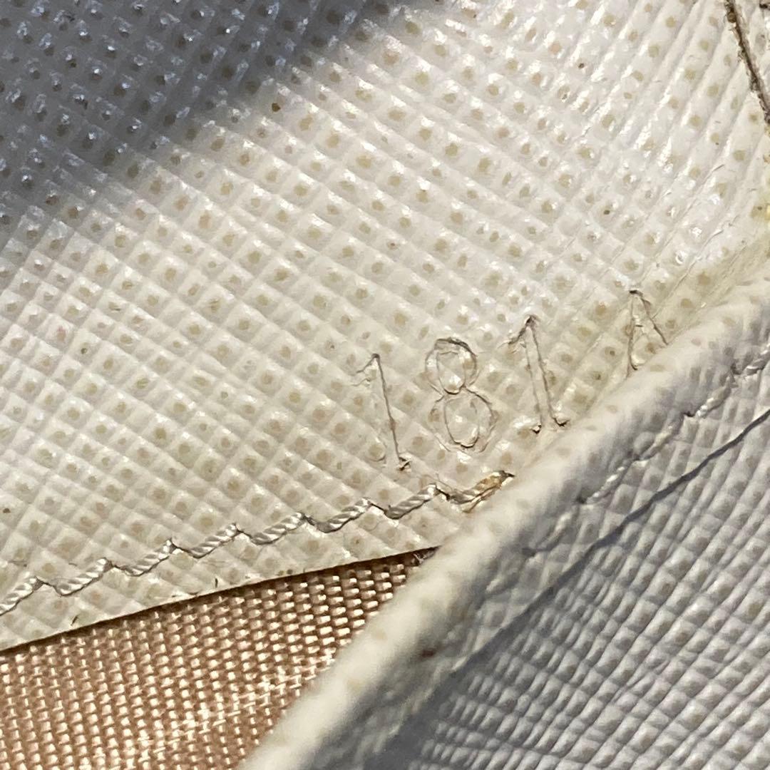 特別価格　PRADA プラダ　二つ折り　長財布　収納　カード入れ　ベルト　白