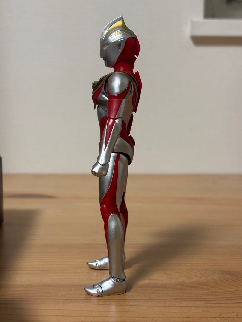 S.H.Figuarts真骨彫製法　ウルトラマンガイア(V2)