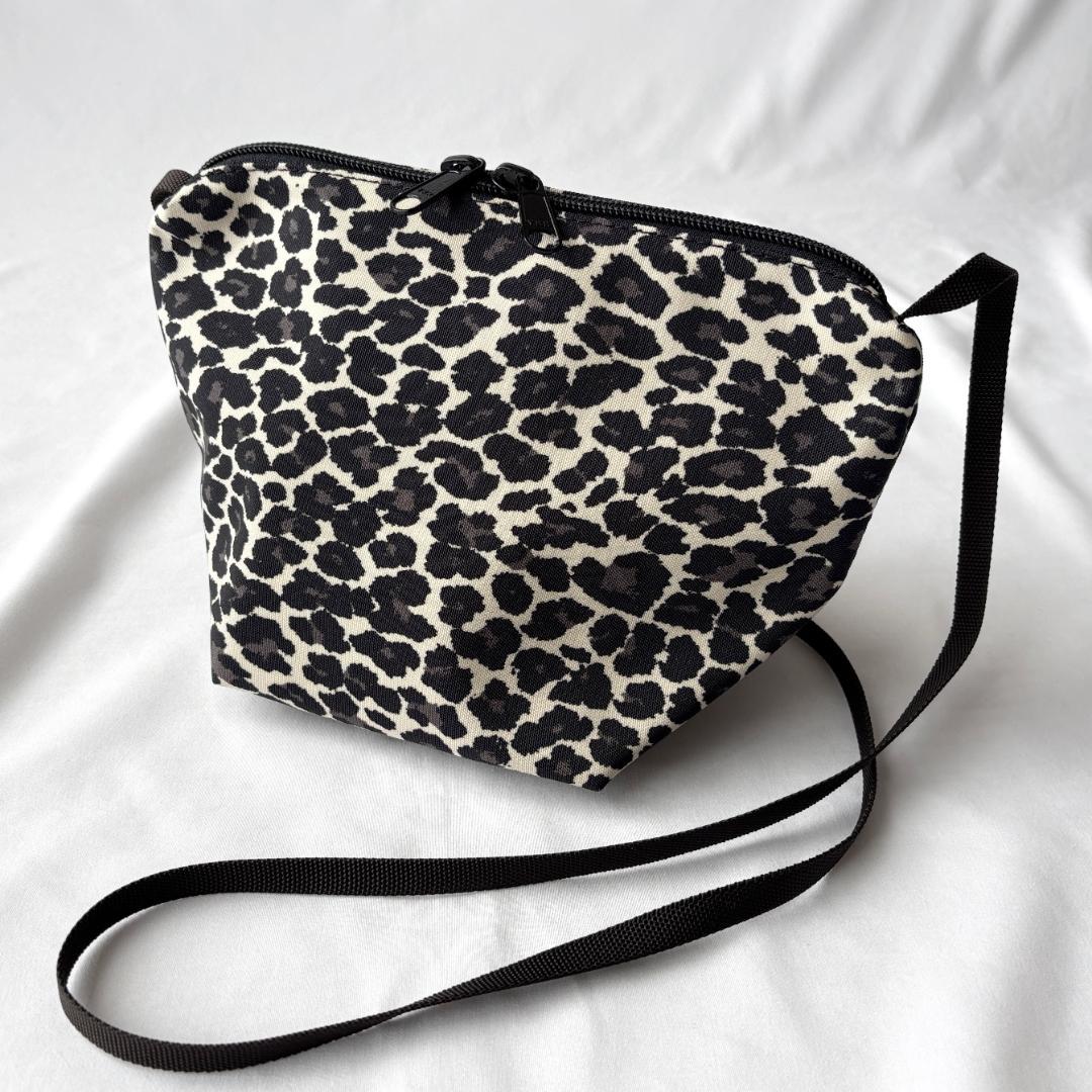 極美品 エルベシャプリエ ナイロン舟型 ショルダーバッグ パンサーブラン