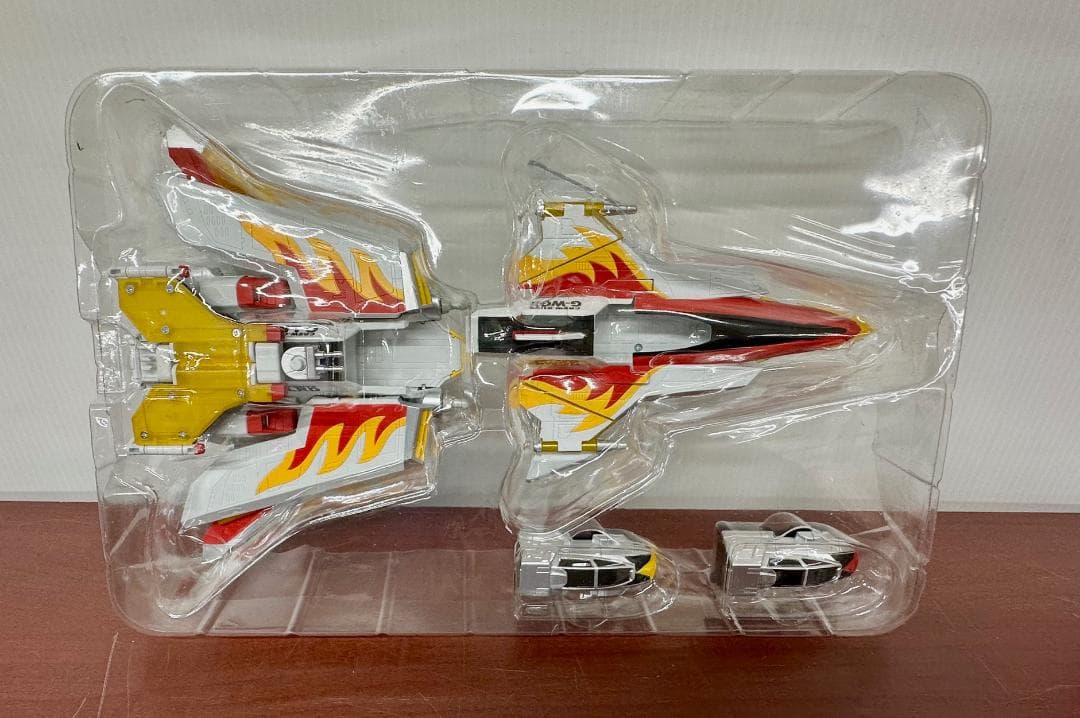 742 本体未使用 プレミアムバンダイ ウルトラマンメビウス ガンフェニックス