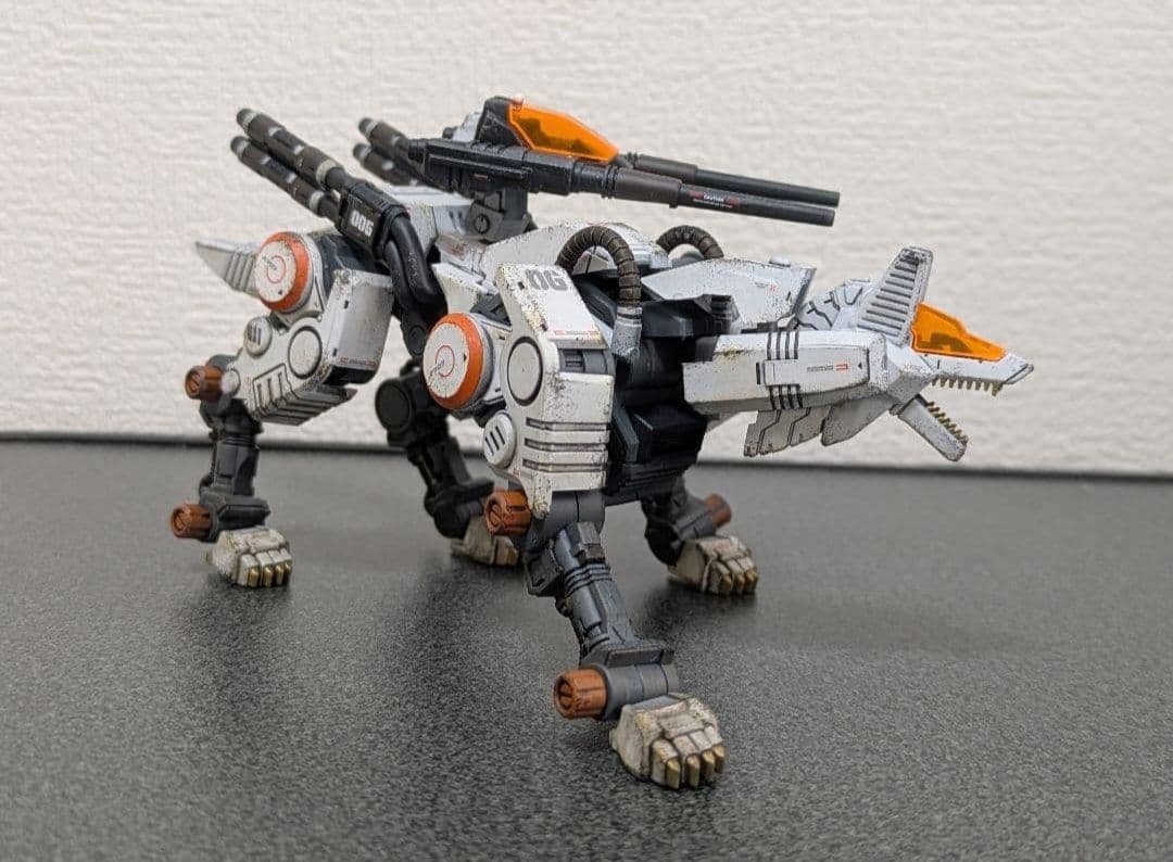 1/100 リアライズモデル RMZ-003 コマンドウルフ 塗装済み完成品