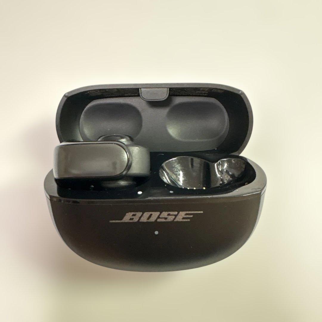 Bose Ultra Open Earbuds ワイヤレスイヤホン 左耳とケース