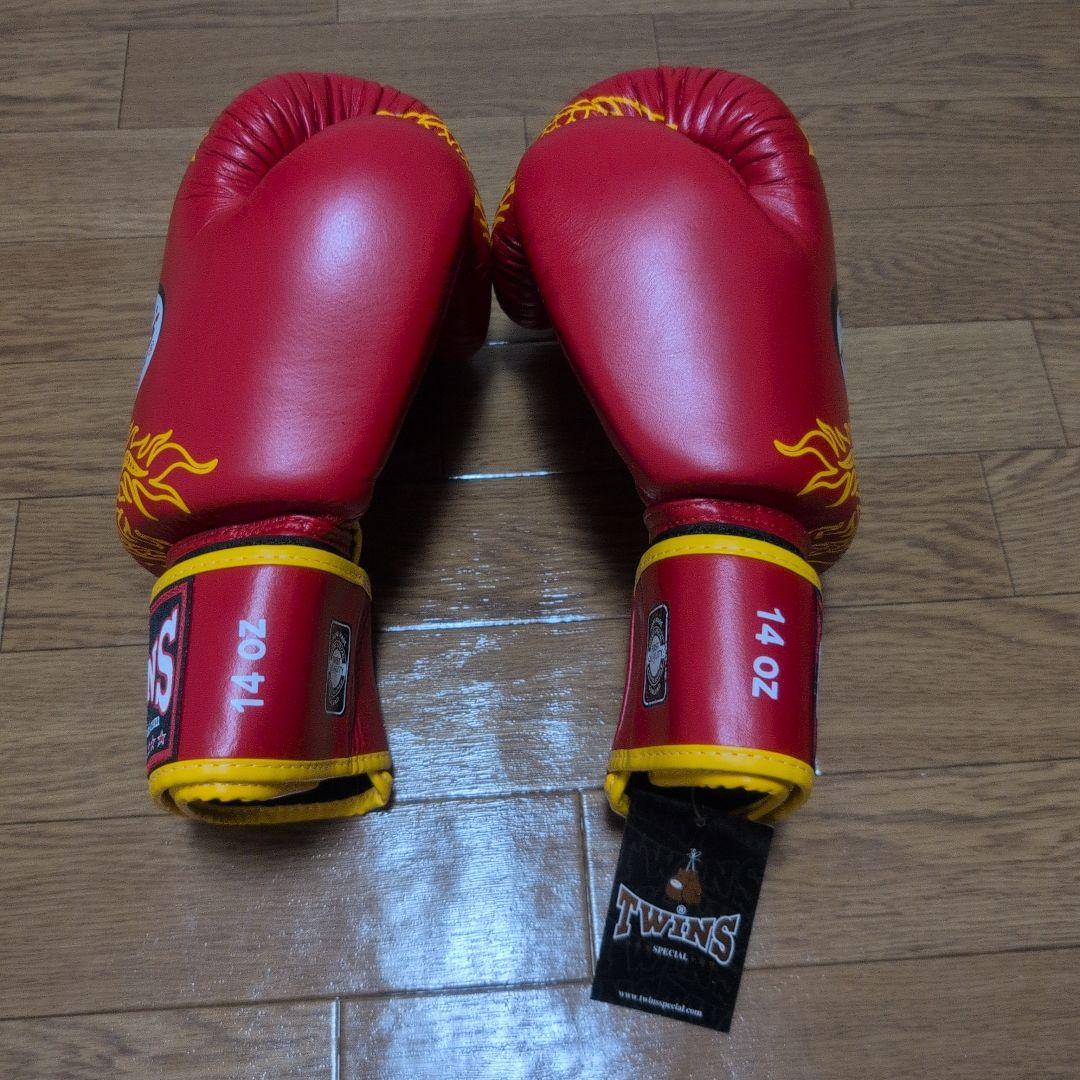 TWINS Special ボクシンググローブ 14 oz レッド
