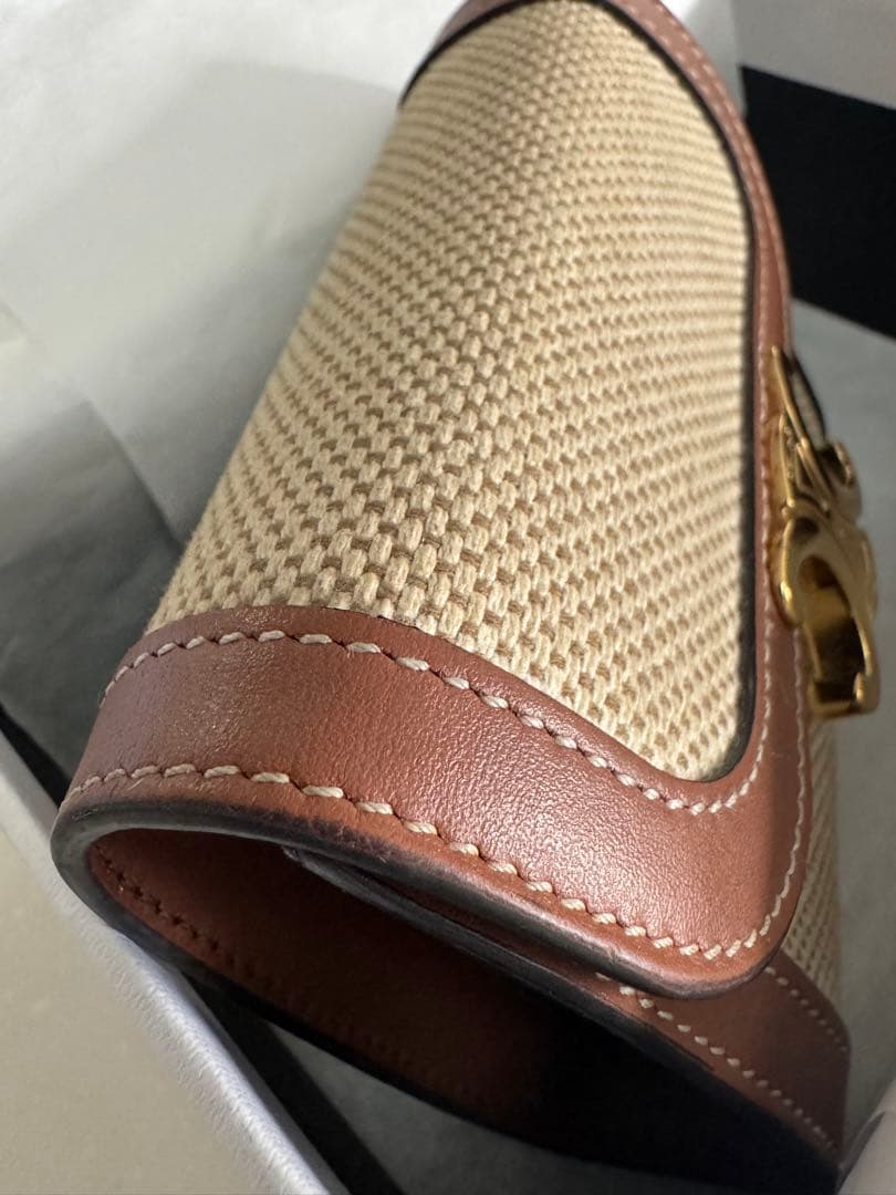 完売　人気　セリーヌ　ウォレット　トリオンフ　カーフスキン　キャンバス