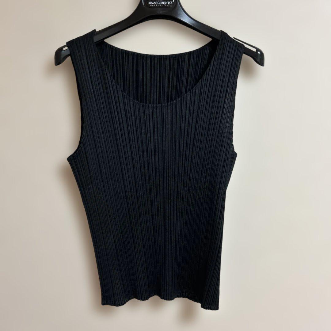 ✴︎PLEATS PLEASE✴︎黒 プリーツ タンクトップ