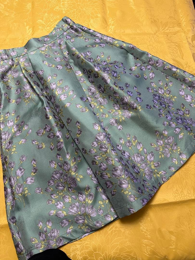 パステルグリーン花柄スカート　未使用　38