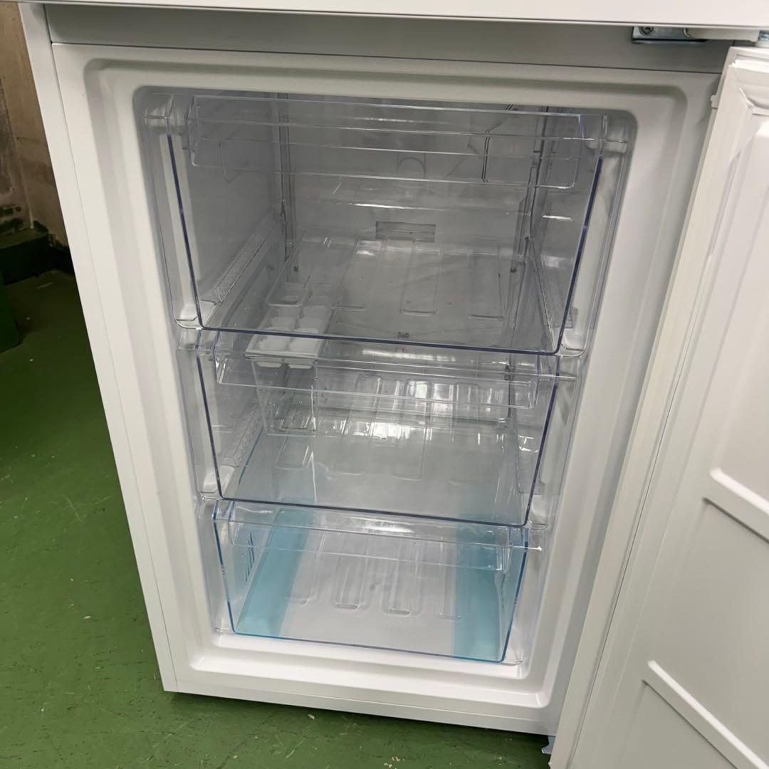 156 24年製　冷蔵庫　230L 200L強　小型　一人暮らし　右開きホワイト