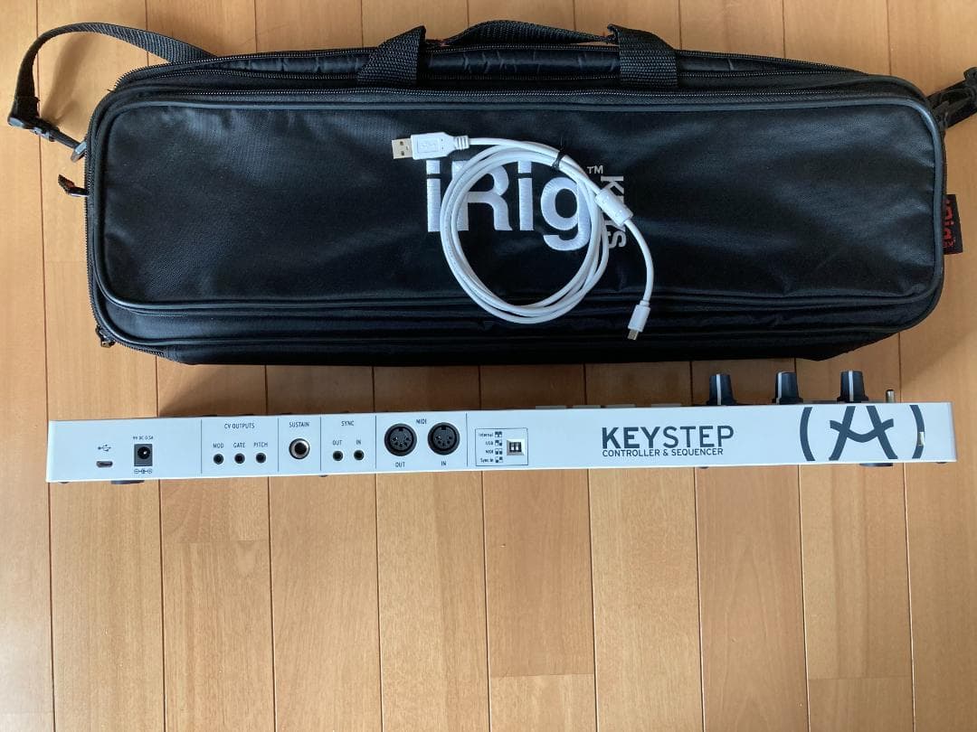 ARTURIA KeyStep iRigバック付き