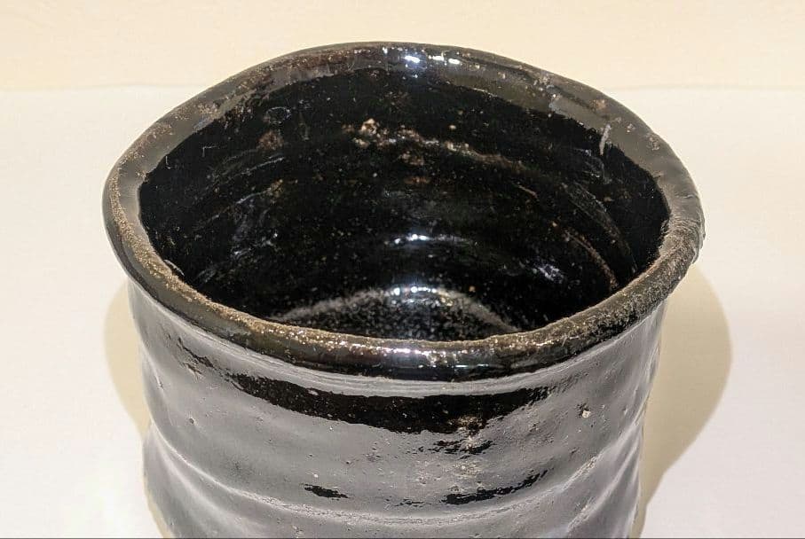 『丸田宗彦』黒牟田焼　唐津引出黒茶碗　内田皿屋窯　共箱共布　茶道具