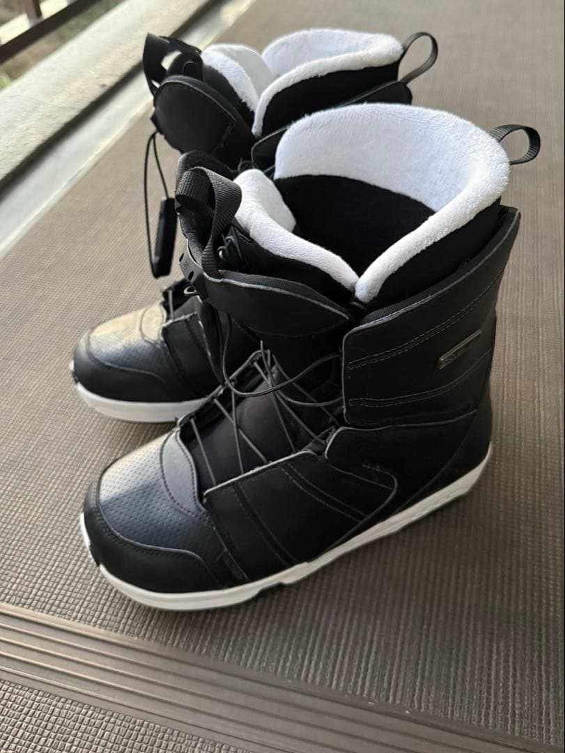 SALOMON スノーボードブーツ