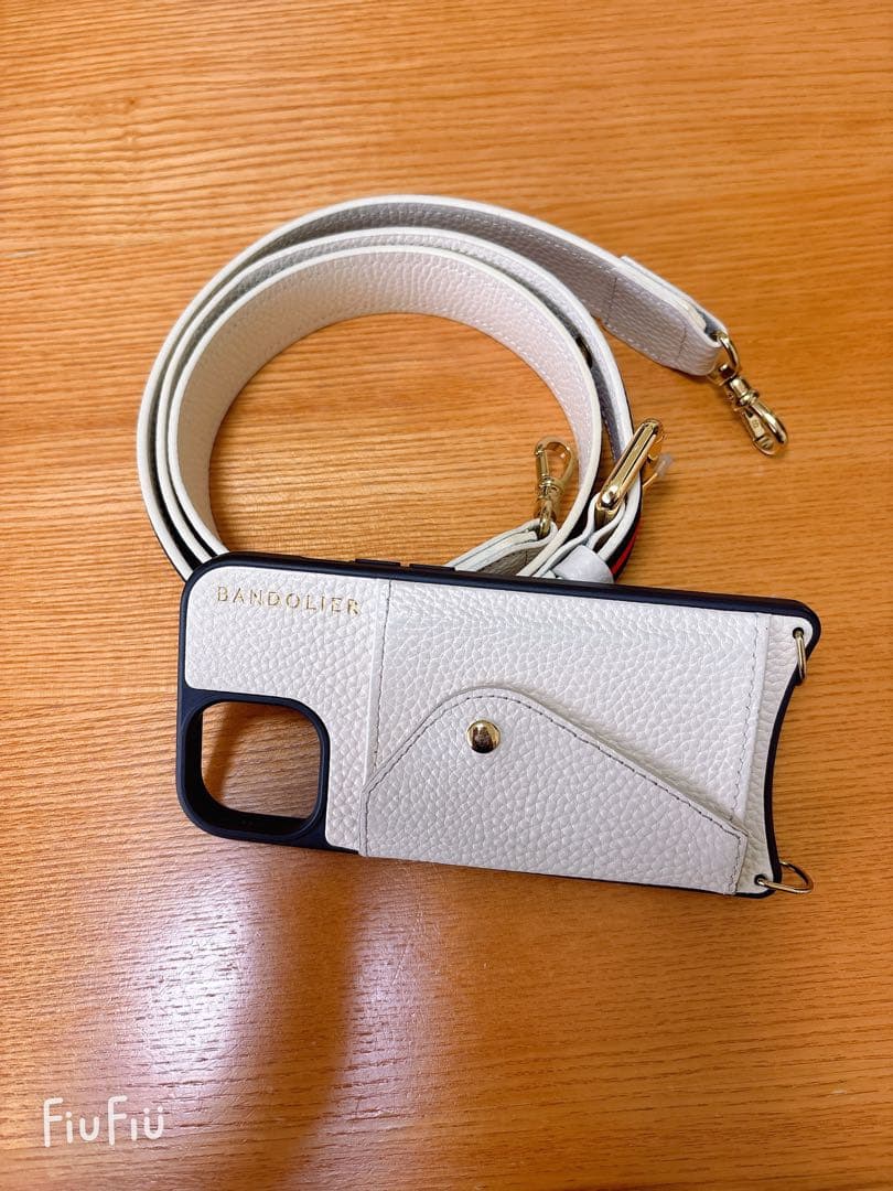 バンドリヤー iPhone15 ホワイト 定価16500円