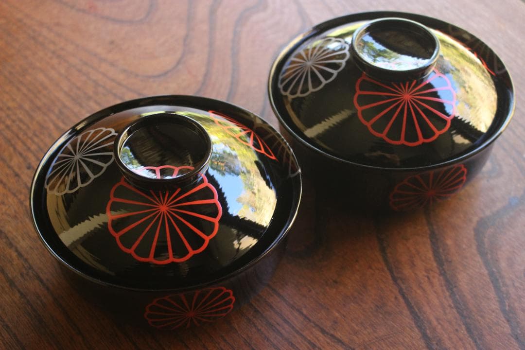 デッドストック！極上刷毛目黒漆に風情ある菊蒔絵の映える煮物椀2点（検京塗雑煮椀