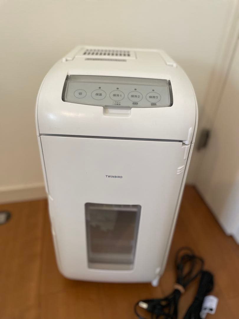 ツインバード　２電源式 ポータブル　冷温庫　2024年製　HR-EB07 美品