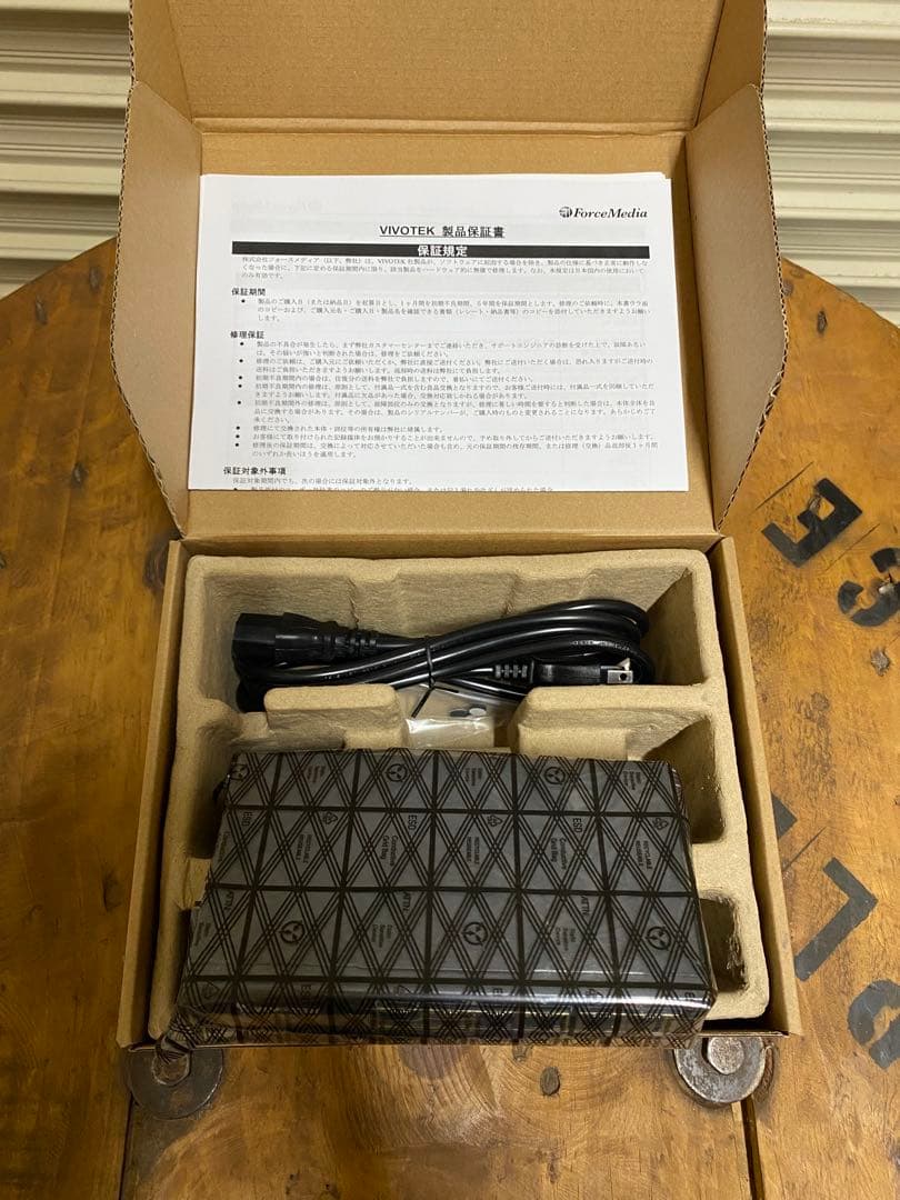 4ポートPoEスイッチ　VIVOTEK AW-FET-060C-065