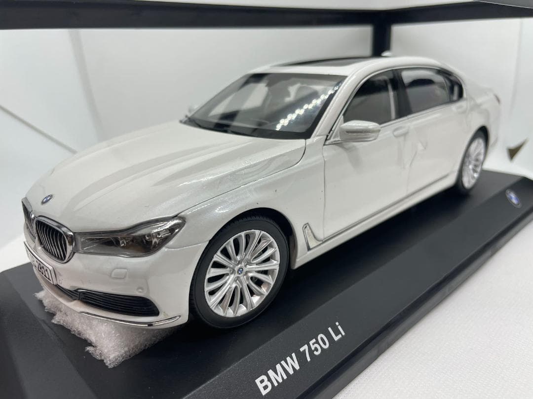 BMW特注 1/18 BMW 750Li ホワイト