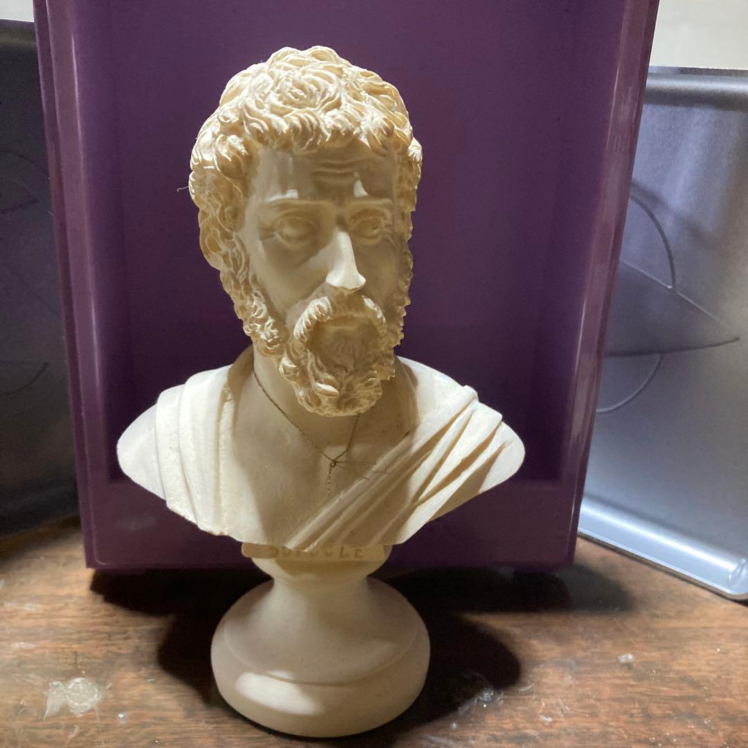 石膏製彫刻 人物像 約15cm着払いでお願いします。