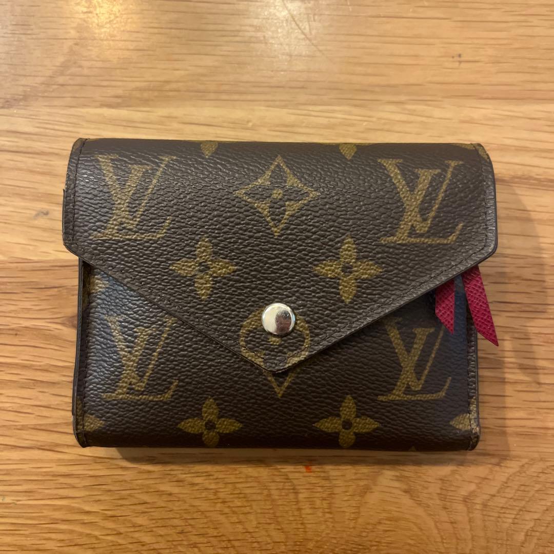 Louis Vuitton モノグラム ヴィクトリーヌ三つ折り財布